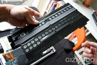 Illustration for article titled MacBook Air Tear Down: Sexy On the Inside Too